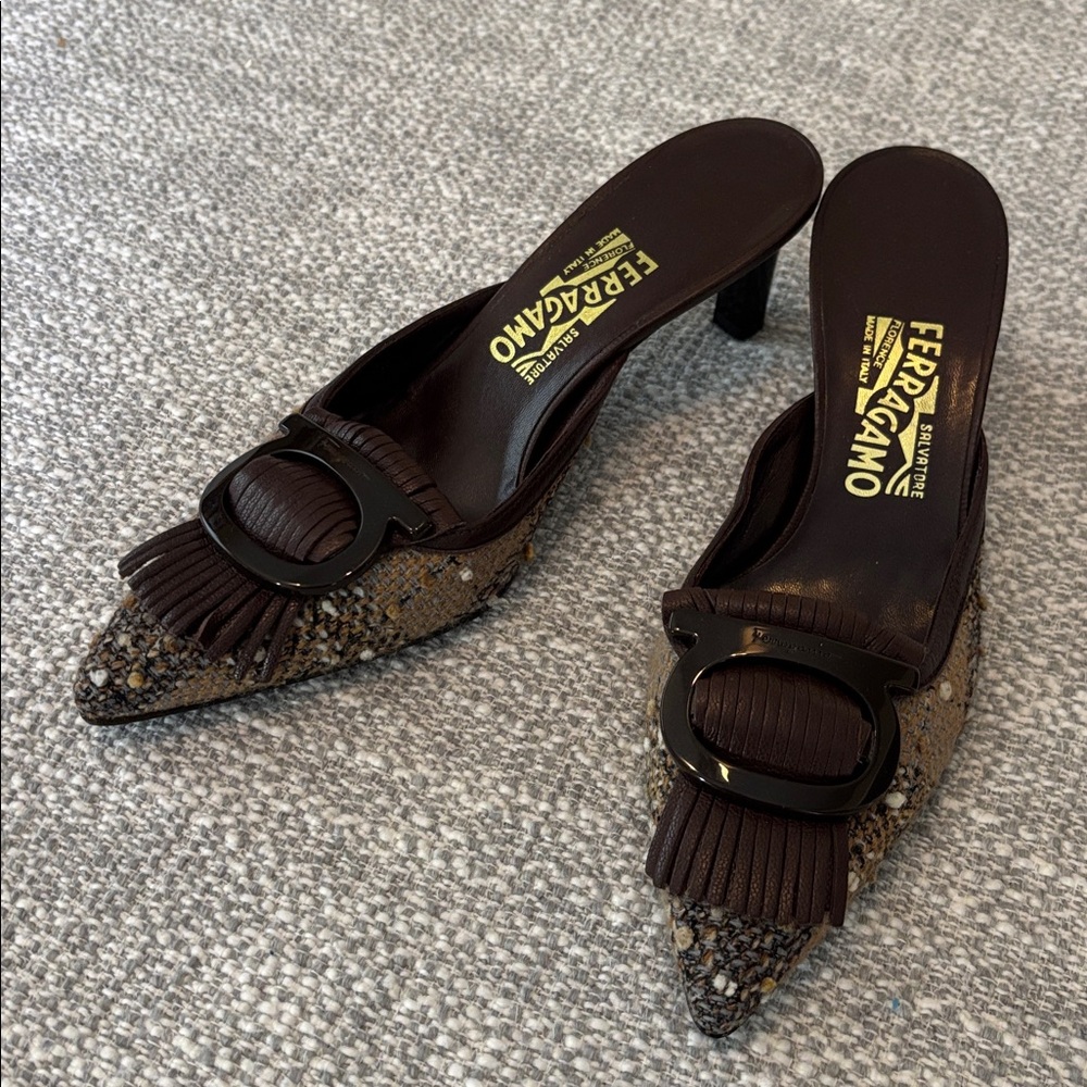 NWOT - Beautiful Ferragamo Brown Pointed Mules - Size 8